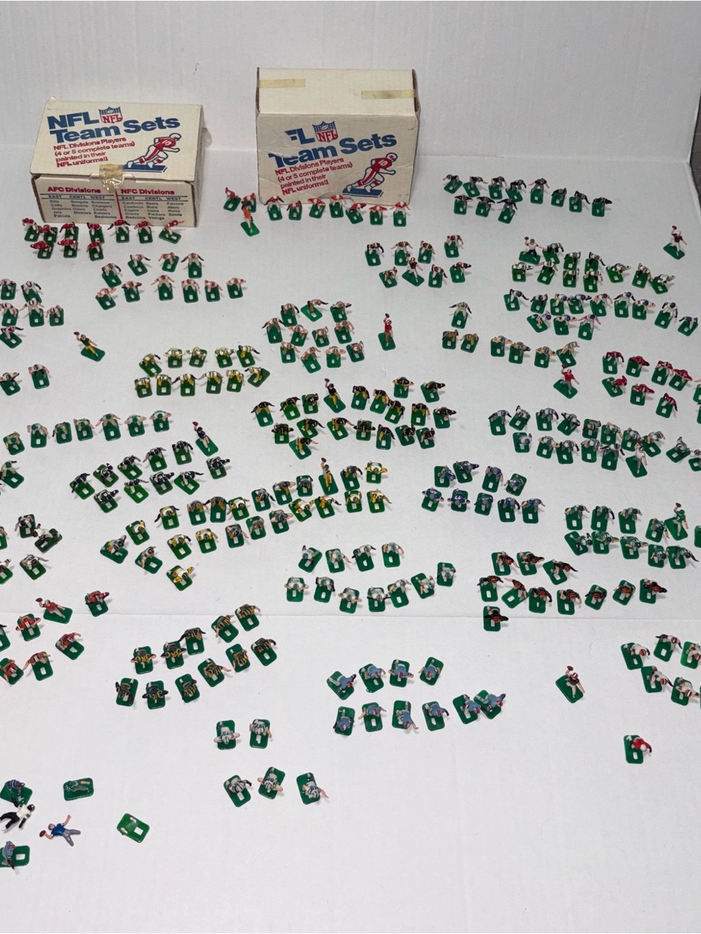 Vintage Tudor Large Lot 310 Unbroken Plastic Electric Football Miniature Players